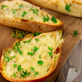 Garlic bread with cheese