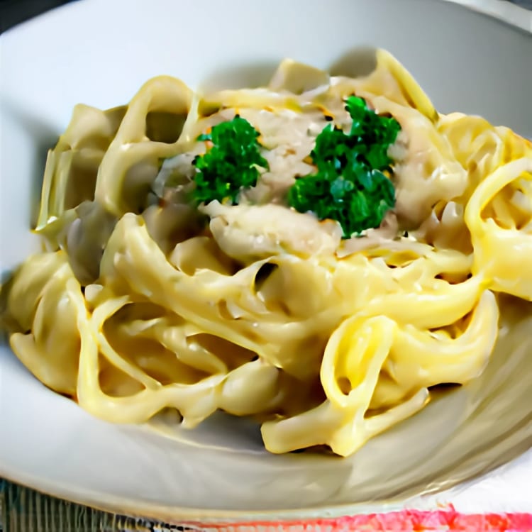 Fettuccine chicken alfredo pasta.